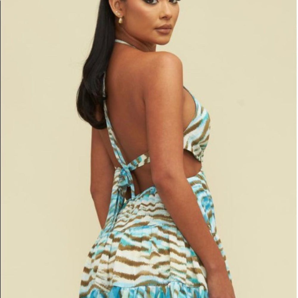 Flare bottom Open Back Mini Dress - Picture 3 of 6